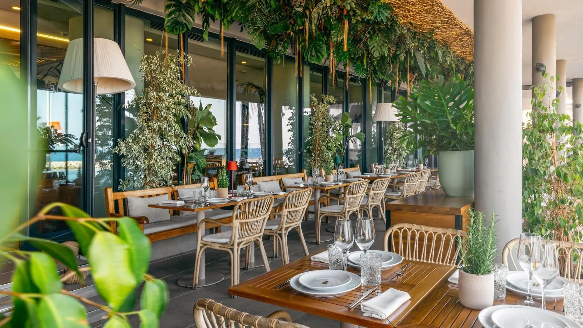 فندق Me Sitges Terramar 5*,